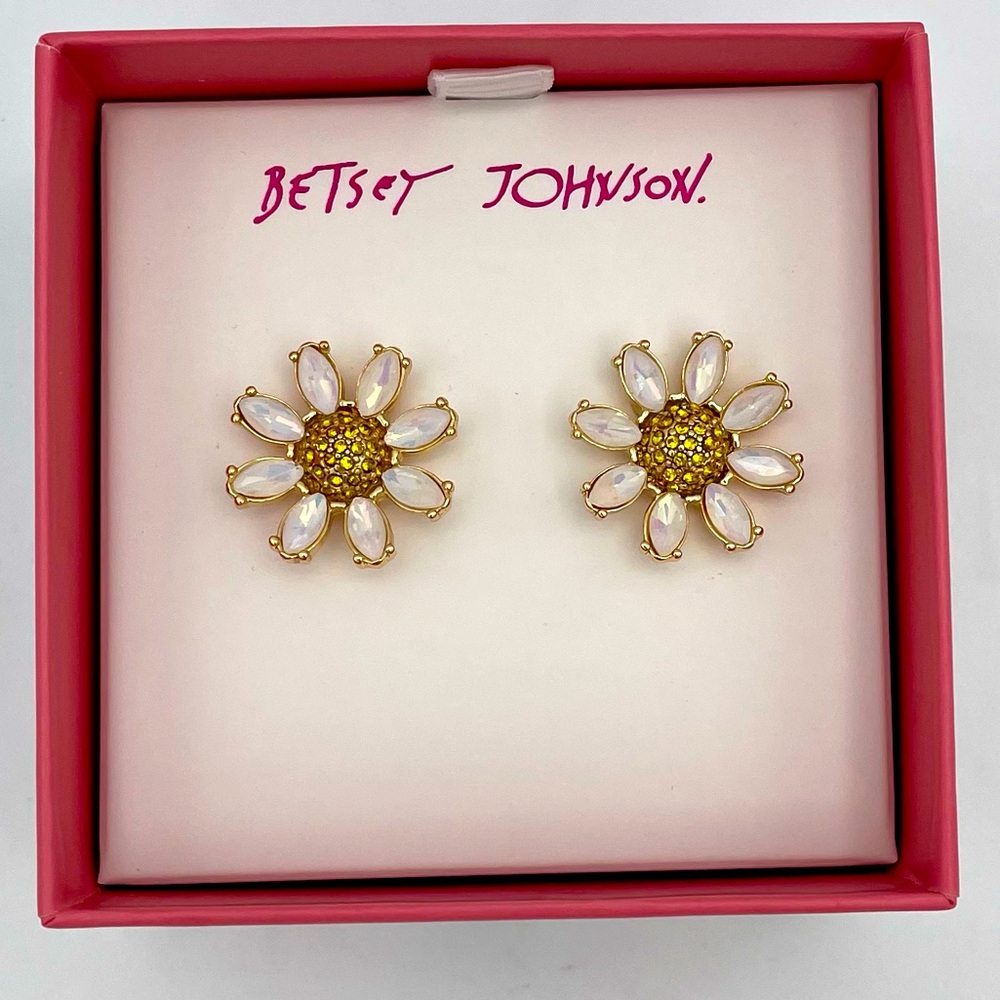 Betsey Johnson Daisy Post Earrings NWT